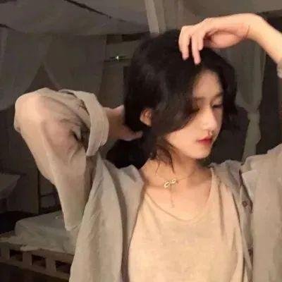 蒙面纱的男子